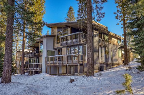 9234 Heartwood Dr, Truckee CA  96161-5210 exterior
