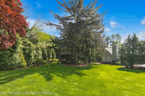 19 Seagull Ln, Lincroft, NJ 07738-1120