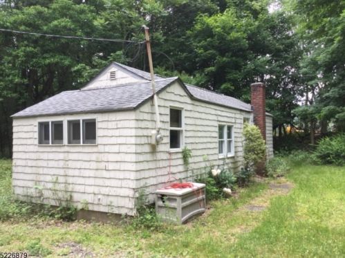 46 Nicole Dr, Parsippany, NJ 07834-9531