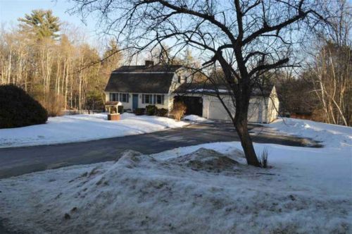 93 Robinson Rd, Concord, NH 03304-3823