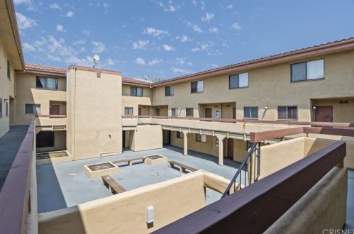 350 Burchett St, Glendale CA  91203-1356 exterior