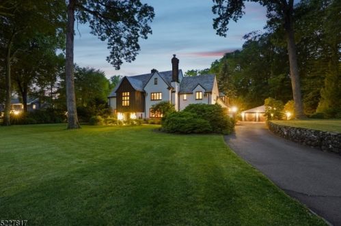 85 Stonebridge Rd, Montclair, NJ 07042-1631