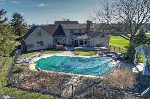 2045 Rockvale Rd, Lancaster PA  17602-1405 exterior