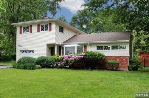 34 Chadwick Pl, Ridgewood, NJ 07452-3105