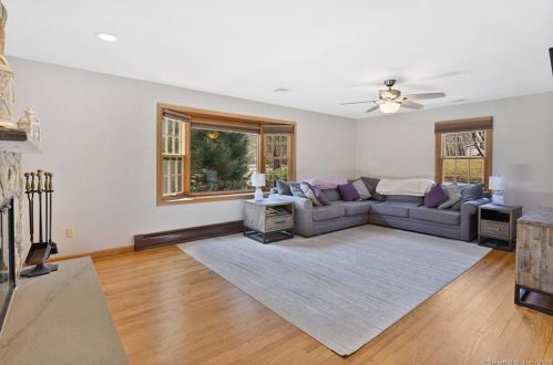 36 Laurel Dr, Upper Stepney CT  06468-1650 exterior