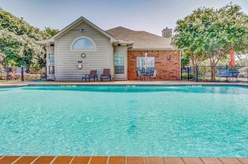 3233 Rosehaven Dr, Fort Worth TX  76116-0969 exterior