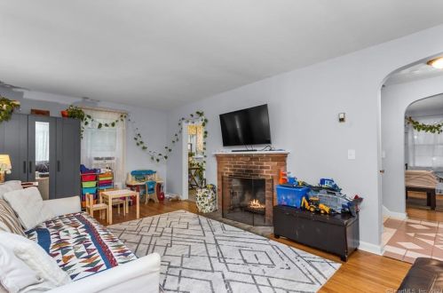 207 Mill St, Huntington, CT 06484-4615