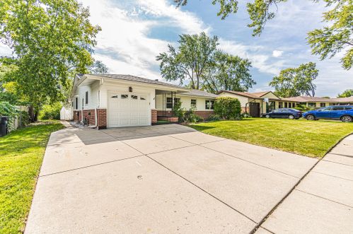 517 Briarwood Ln, Elk Grove Vlg, IL 60007-1407