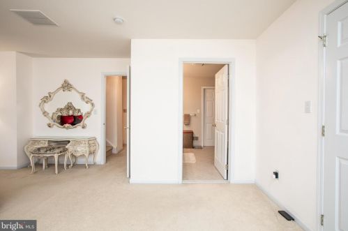 9 Nestlewood Way, Princeton NJ  08540-6132 exterior