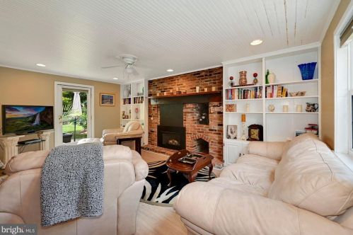 457 Crystal Lake Ave, Tavistock NJ 08033-2819 exterior