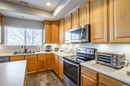 7384 Brittany Town Dr, Taylorsville UT 84084-4609 exterior