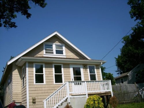 133 Aborn Ave, Warwick, RI 02888-2069