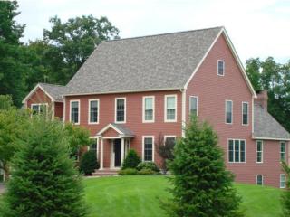 40 Runaway Rd, Newfields, NH 03856-8120