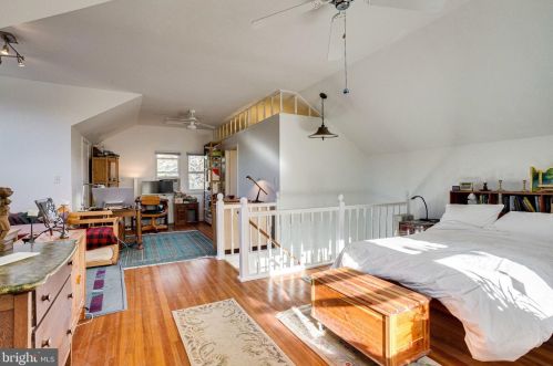 9011 Colesville Rd, Silver Spring MD 20910-1653 exterior