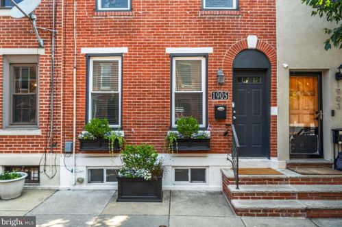 1905 Carpenter St, Philadelphia, PA 19146-2614