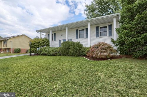 2861 Southwick Dr, Lancaster PA  17601-3547 exterior