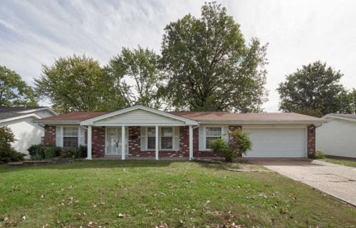 7456 Sir Lords Ln, Hazelwood, MO 63042-1441