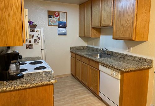 528 Arcadia Dr, Vacaville, CA 95687-3358