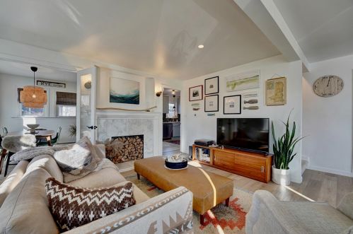 16 Oceanview Ave, Rye, NH 03870-2016