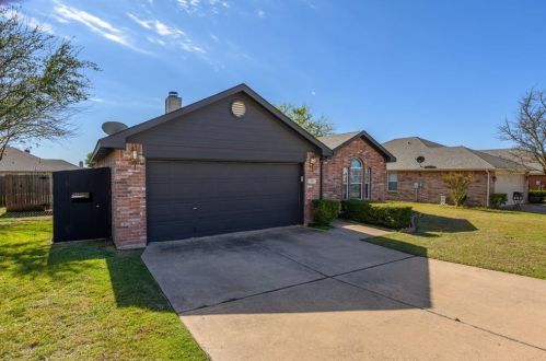508 Troxell Blvd, Rhome, TX 76078-4423