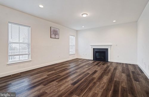 1009 Glen View Dr, York PA  17403-9680 exterior