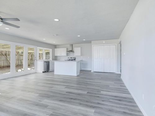 2030 Victoria Rd, Carrollton TX 75007-3120 exterior