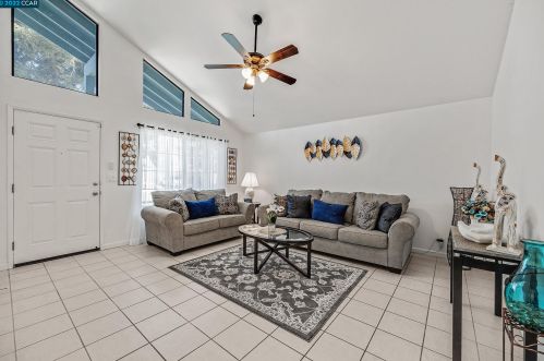 6120 Chickasaw Ct, Manteca CA  95336-2557 exterior
