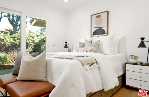4871 Paseo De Vega, Irvine CA  92603-3322 exterior