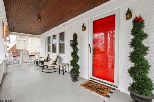 8 Lincoln Ave, Town Center, NJ 07052-2312