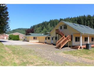 8820 Fork Siuslaw Rd, Florence OR  97439-9263 exterior