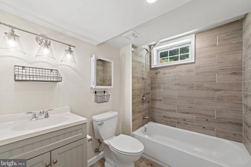 15906 Donald Curtis Dr, Woodbridge VA  22191-4250 exterior