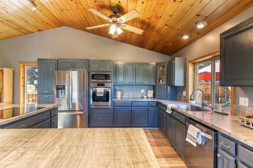 15441 Glenshire Dr, Truckee CA  96161-1306 exterior