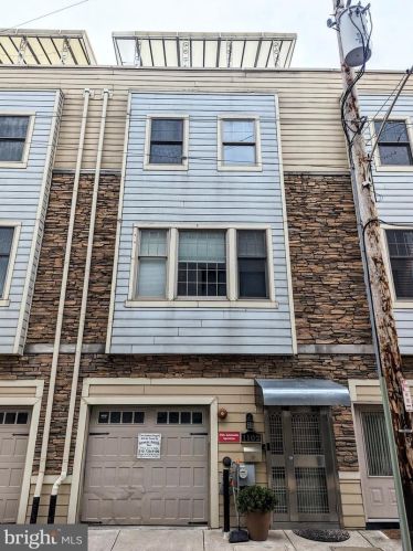1102 Emily St, Philadelphia, PA 19148-5518