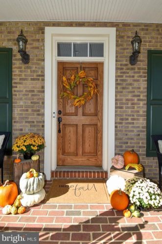 16534 Louisville Pl, Woodbridge VA  22191-4452 exterior