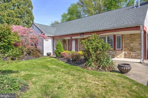 18 Cypress Ln, Willingboro, NJ 08046-3408