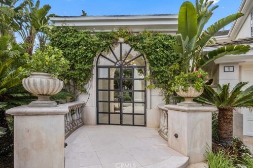 1 Charlotte, Irvine CA  92603-3448 exterior