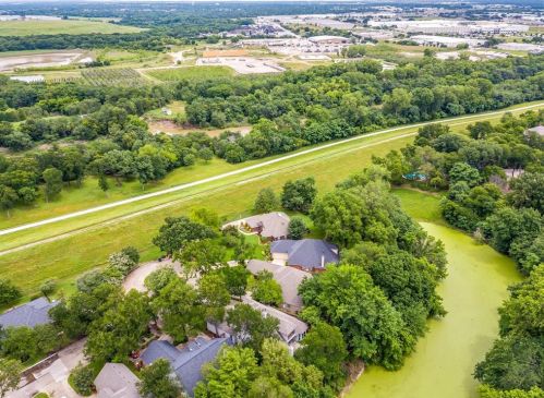 5968 Riverbend Pl, Fort Worth TX  76112-1064 exterior