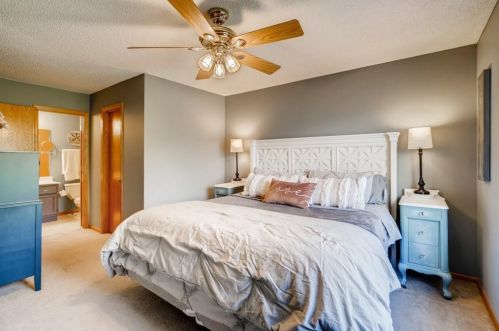 4987 Grenwich Ave, Saint Paul MN  55128-2058 exterior