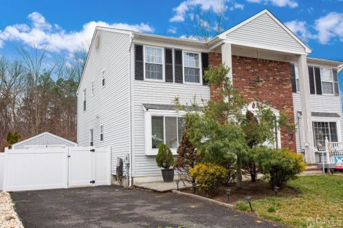 17 Brewster Cir, Old Bridge, NJ 08857-3612