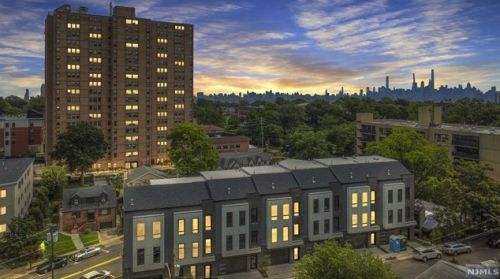 574 Kearney Ave, Cliffside Park, NJ 07010-2223
