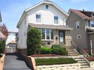 631 Teneyck Ave, Lyndhurst, NJ 07071-3232