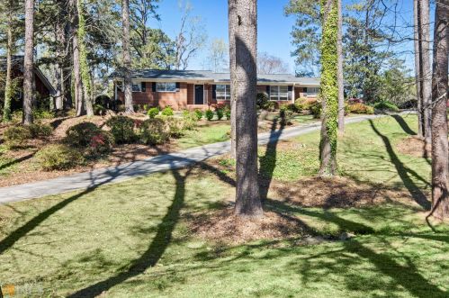 19 Velma Dr, Newnan, GA 30263-1551