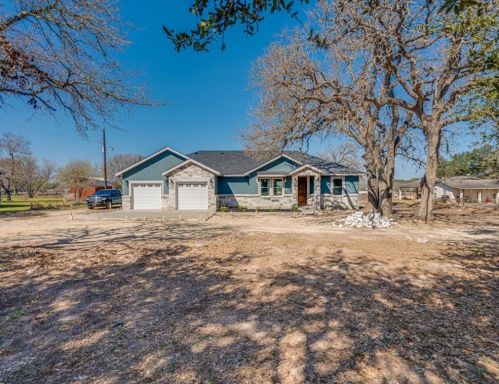 123 Creekbend Dr, Floresville, TX 78114-9365