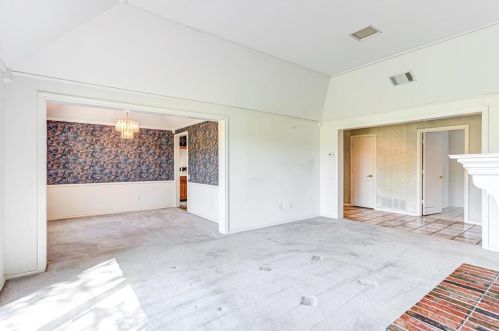 2817 Laurel Oaks Dr, Garland TX  75044-6944 exterior