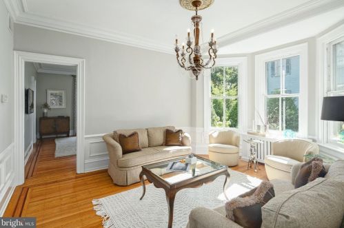 220 Washington Ave, Tavistock NJ 08033-3323 exterior