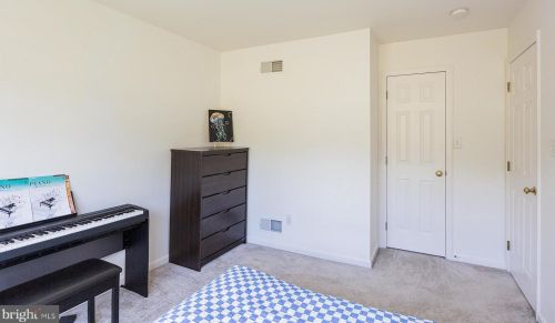 673 Royal Vw Dr, Lancaster PA  17601-2873 exterior