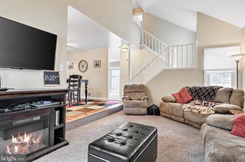 2028 Rock Fall Rd, Harrisburg, PA 17110-3429