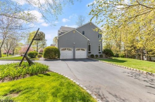 1 Village Ct, Dover, NJ 07869-3497