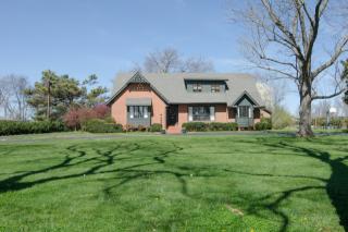 1814 Riverview Dr, Murfreesboro, TN 37129-6019