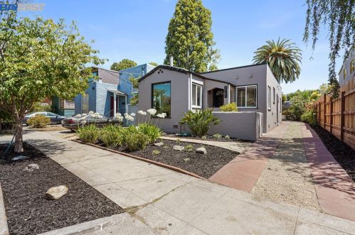 2161 Valley St, Berkeley, CA 94702-1926